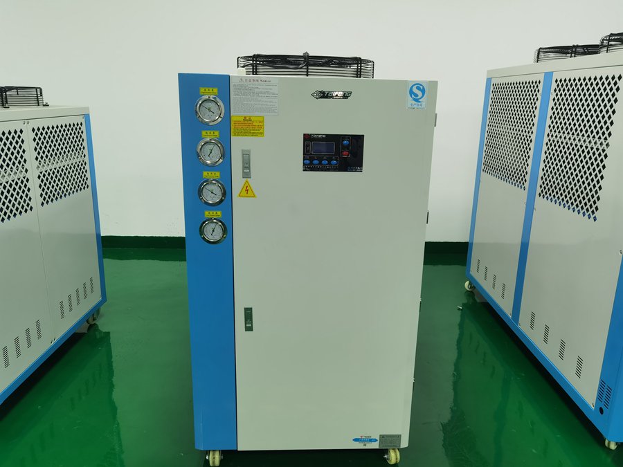 上海風冷螺桿式冷水機哪里有？