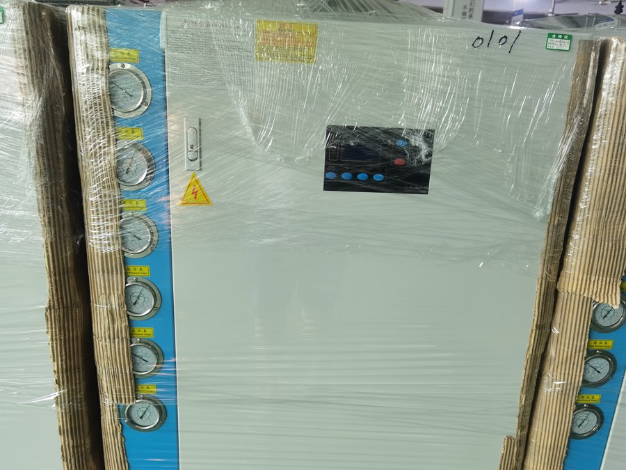注塑風(fēng)冷冷水機補水多少？